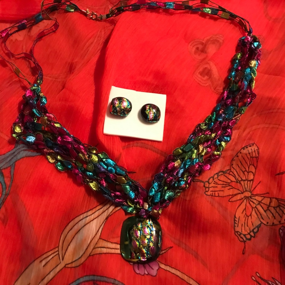 Colorful and beautiful necklace and earrings!